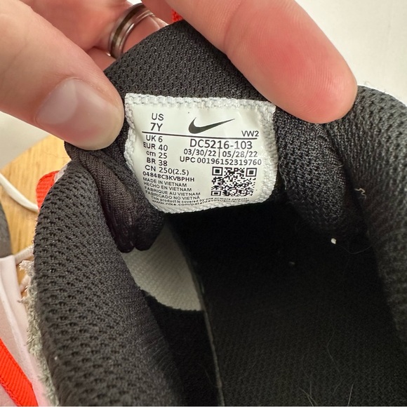 Nike Kids Air Zoom Crossover GS in White Safety Orange - Picture 6 of 12